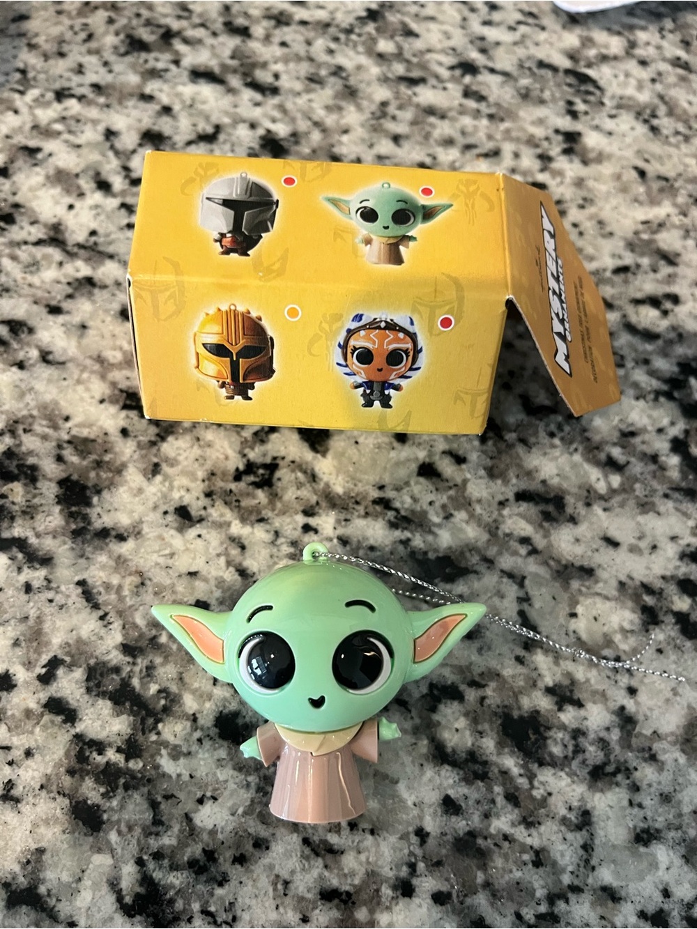 Hallmark - Star Wars The Mandalirian Mystery Ornament - Baby Yoda - Grogu